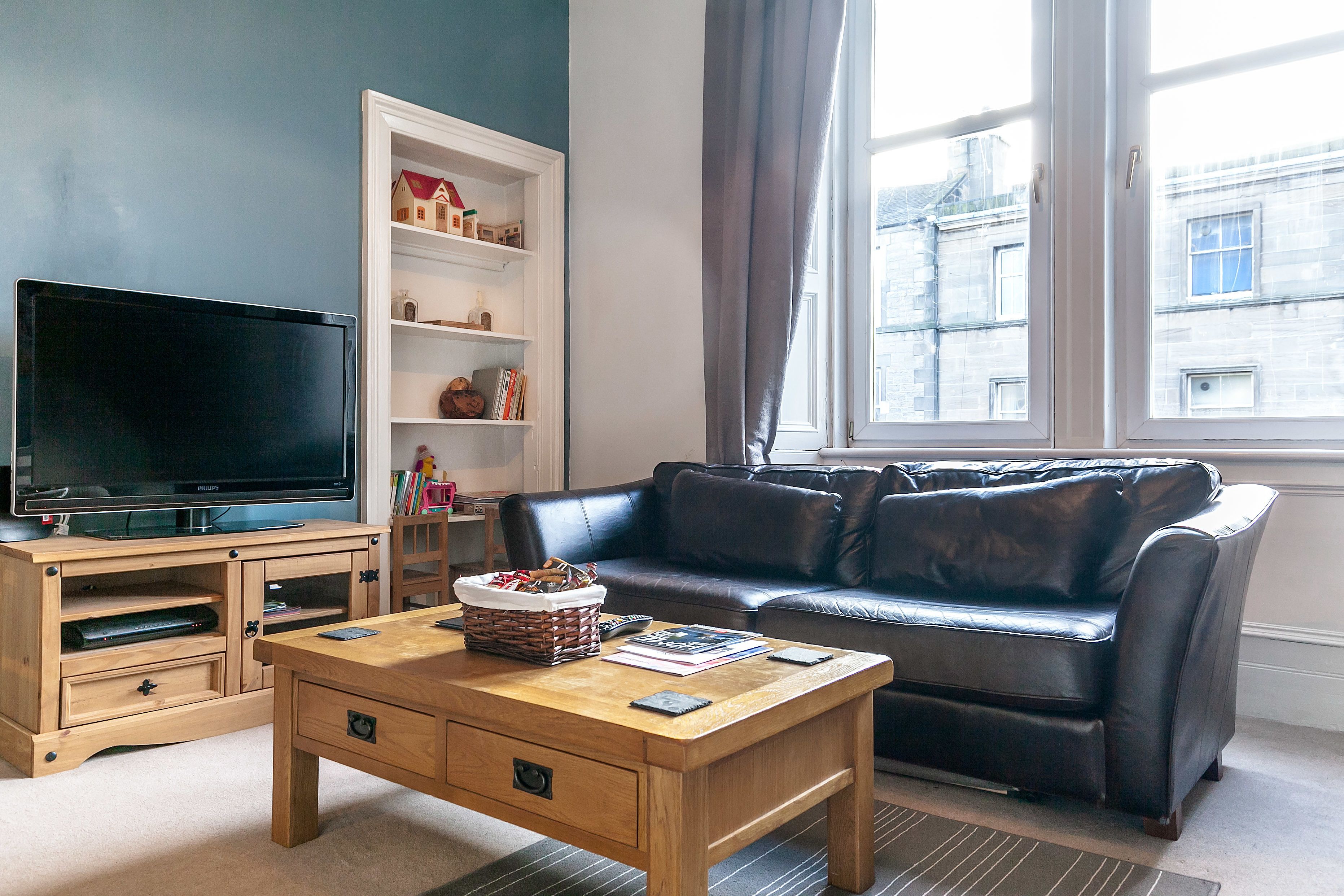 Departamento de lujo, 3 habitaciones, vista a la ciudad | Sala de estar | Televisión de pantalla plana 