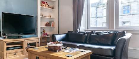 Luxury Apartment, 3 Bedrooms, City View | Living room | Flat-screen TV