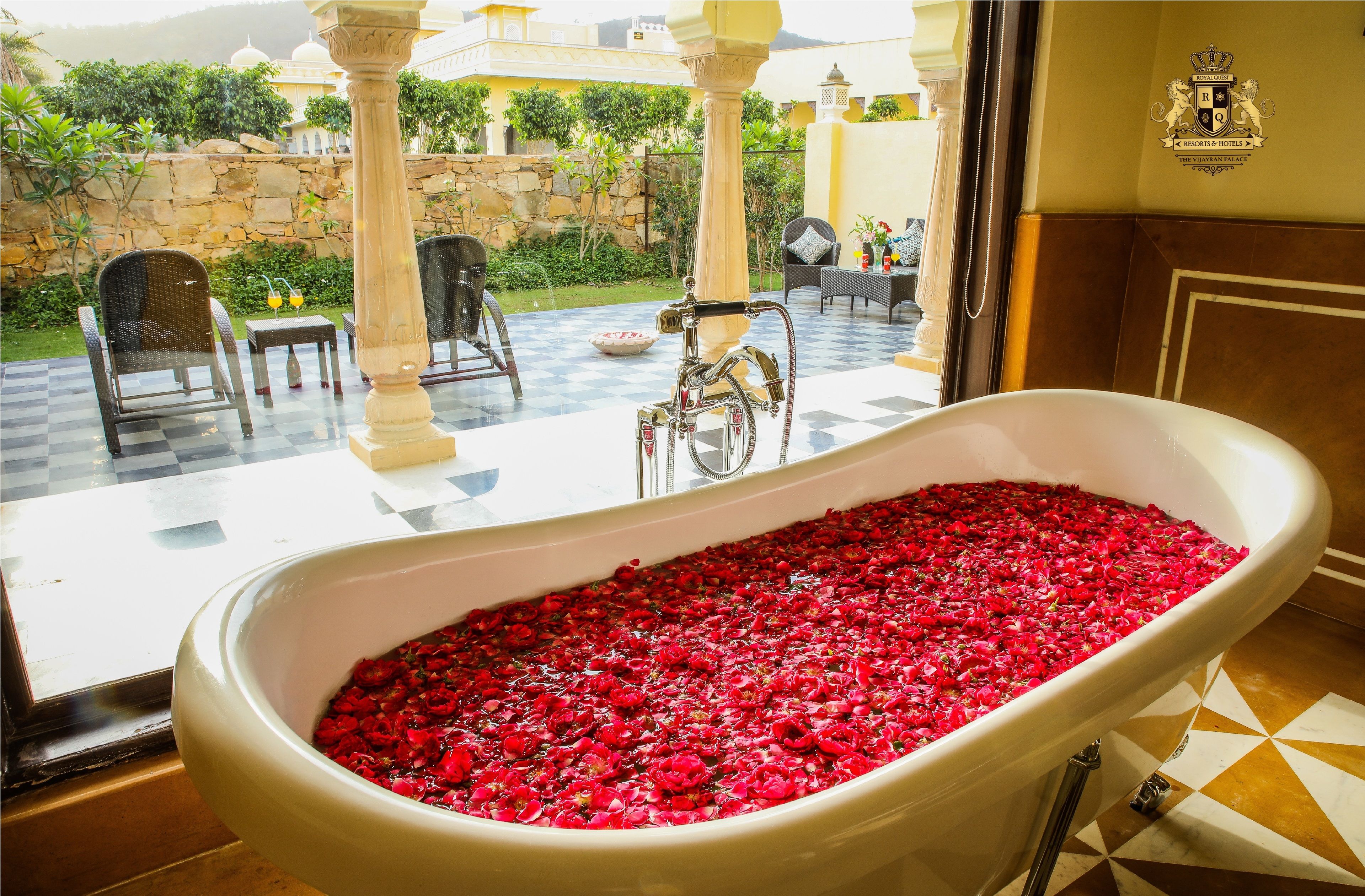 Courtyard Haveli Suite | Bathroom | Separate tub and shower, free toiletries, bidet, towels