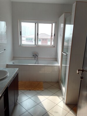 Standard Apartment, 2 Bedrooms | Bathroom