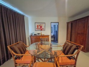 Junior Suite | In-room safe, desk, blackout curtains, free WiFi - The Hideaway Resort Pattaya Chonburi (Pattaya)