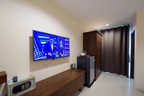 Deluxe Double Room | In-room safe, desk, blackout curtains, free WiFi - The Hideaway Resort Pattaya Chonburi (Pattaya)