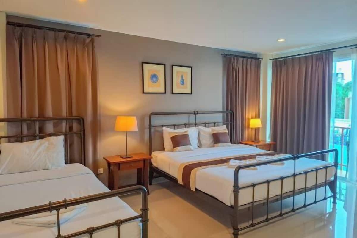 1 bedroom, in-room safe, desk, blackout curtains