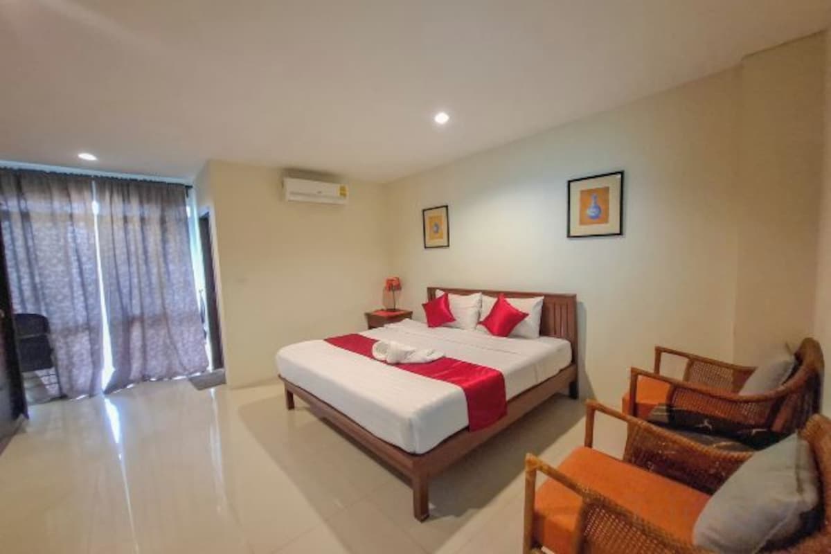 In-room safe, desk, blackout curtains, free WiFi