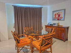 Junior Suite | In-room safe, desk, blackout curtains, free WiFi - The Hideaway Resort Pattaya Chonburi (Pattaya)