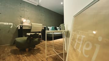 1 bedroom, desk, blackout curtains, soundproofing