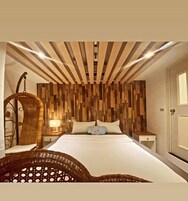 Escritorio, cortinas blackout, sistema de insonorización y wifi gratis 