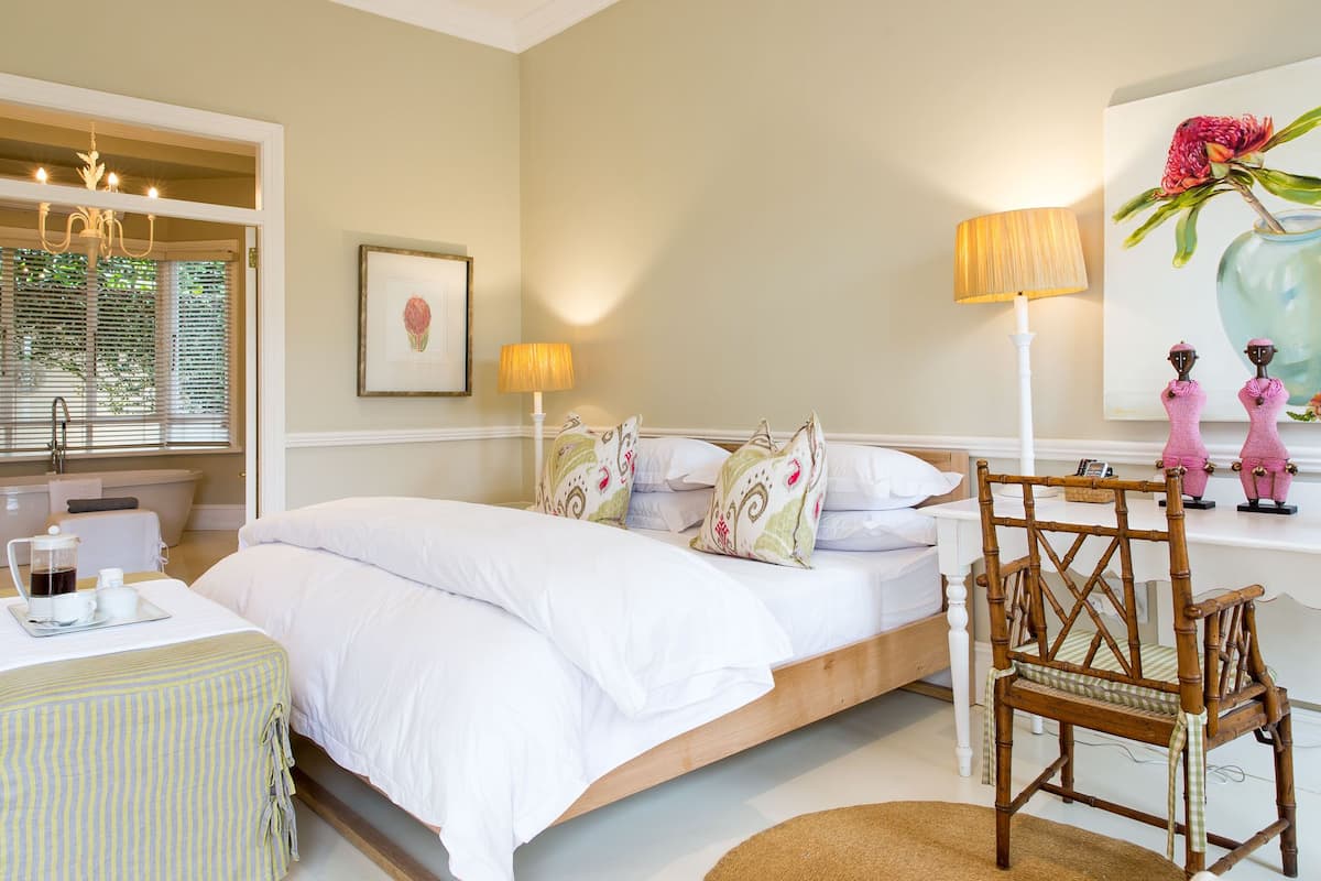 Luxury Double Room | Minibar, individually decorated, free WiFi, bed sheets