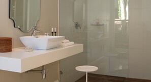 Luxury Double Room | Bathroom | Separate bathtub and shower, hair dryer, bathrobes, slippers - Lexden Guesthouse (Pietermaritzburg)