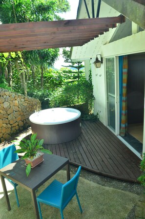 Basic Suite, 1 King Bed | Terrace/patio