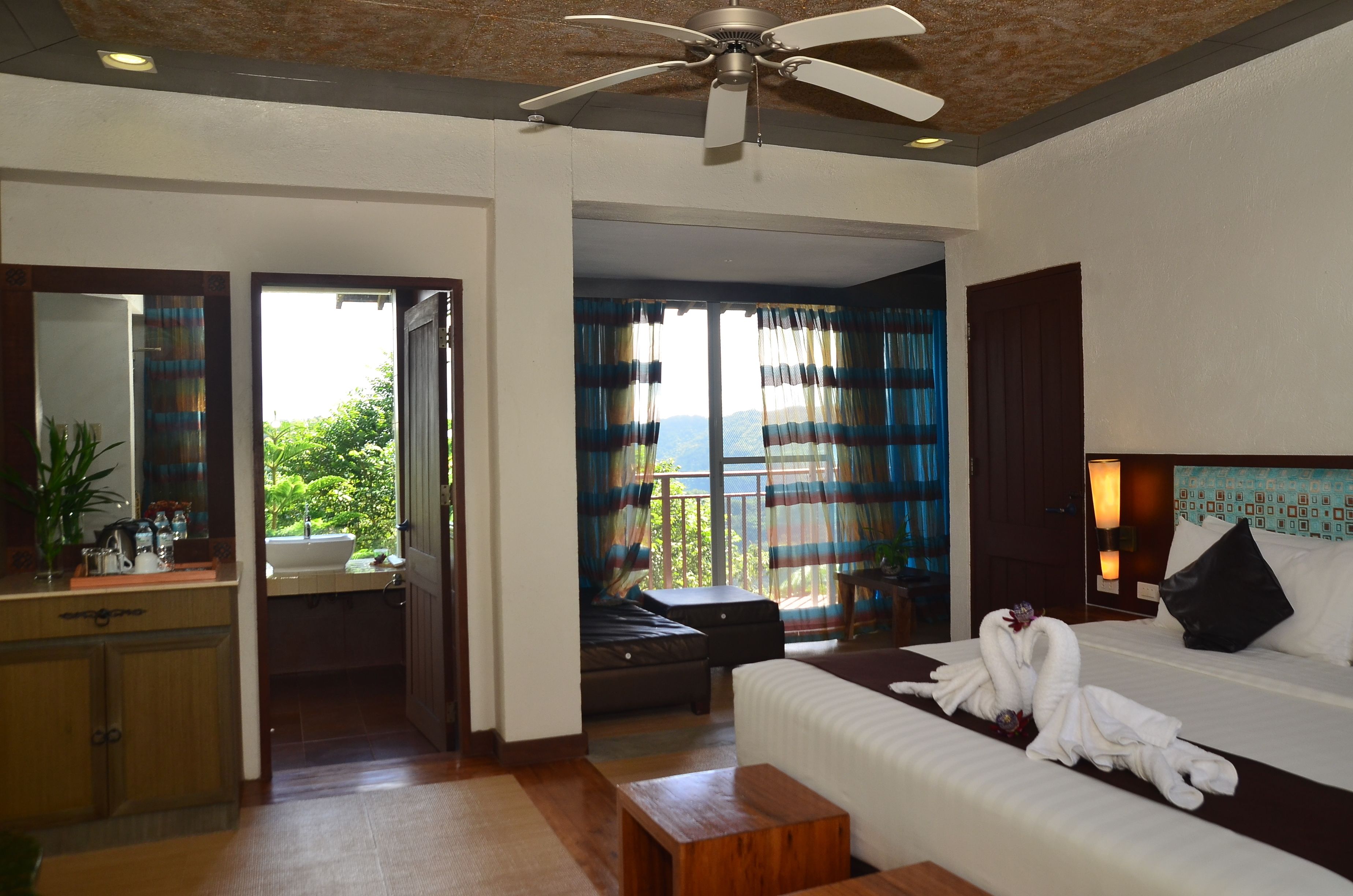 Basic Suite, 1 King Bed | Minibar