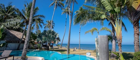 Exklusiv villa - 5 sovrum - tillgÄng till pool - mot vattnet | Terrass/Patio