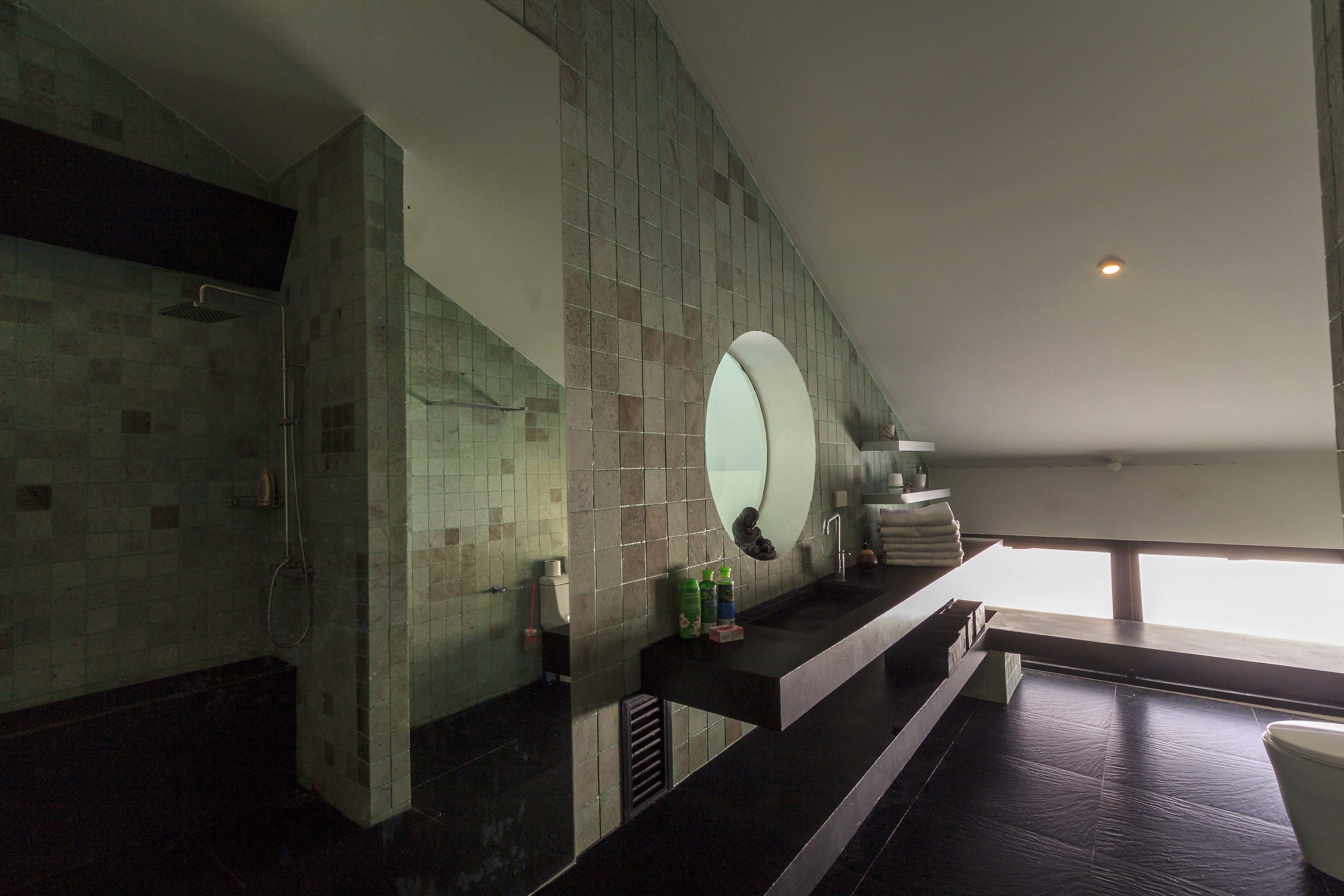 exclusive villa, 4 bedrooms, pool access, poolside | bathroom | shower, hair dryer, towels