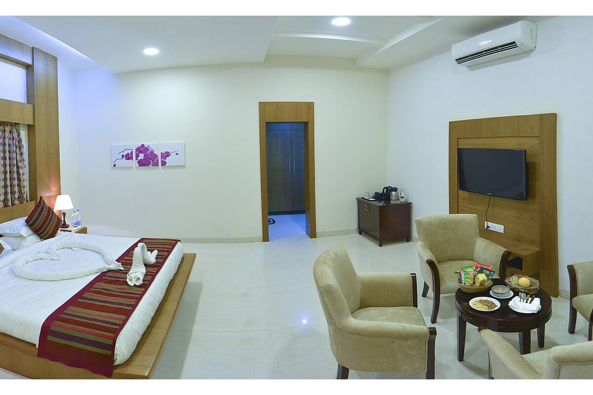 Seprai premium, minibar, tempat tidur lipat/tambahan, dan Wi-Fi gratis