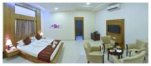 Premium bedding, minibar, rollaway beds, free WiFi