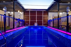 2 Innenpools, Außenpool