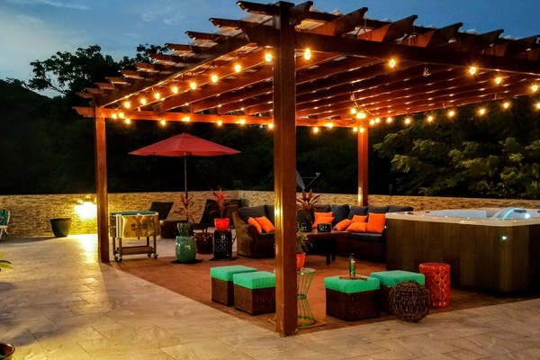 Outdoor spa tub