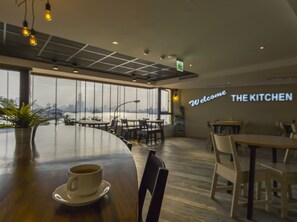 Breakfast area - Watermark Hotel (Kaohsiung)
