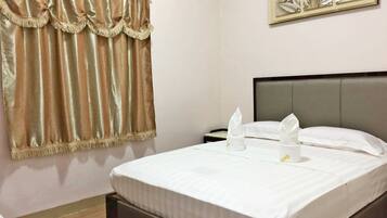 Quarto luxo | Escrivaninha, Wi-Fi de cortesia, roupa de cama