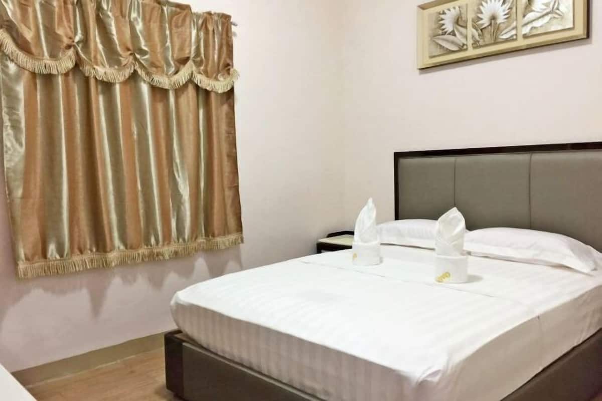 Desk, free WiFi, bed sheets
