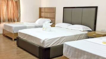 Quarto família (VIP ) | Escrivaninha, Wi-Fi de cortesia, roupa de cama