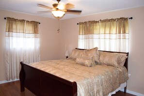 3 camere, una scrivania, ferro/asse da stiro, Wi-Fi