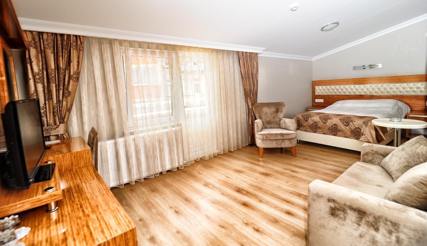 Minibar, in-room safe, soundproofing, iron/ironing board