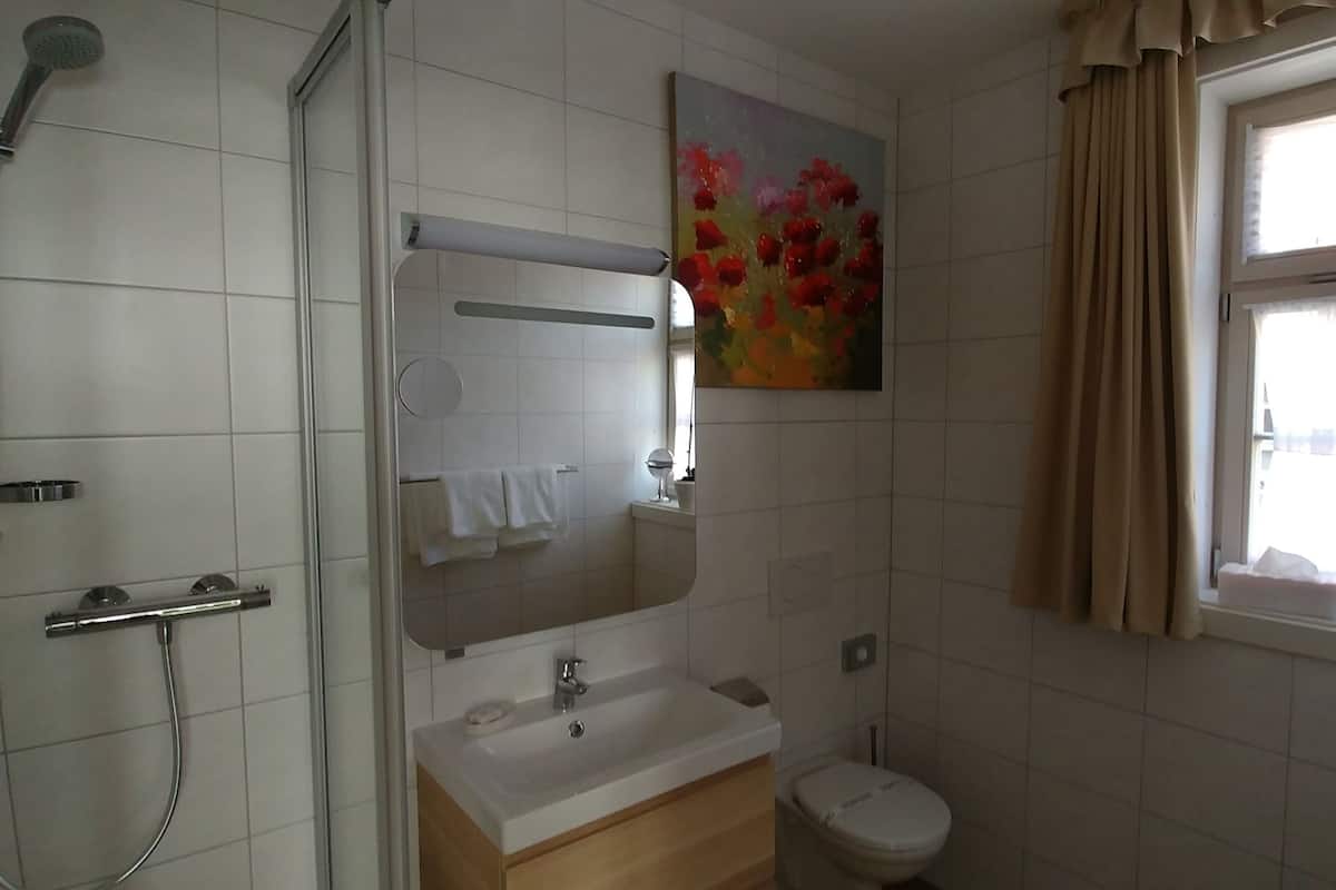 comfort double room | bathroom | shower, free toiletries, bathrobes, towels