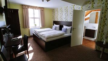 Comfort-Doppelzimmer | Hochwertige Bettwaren, Daunenbettdecken, Zimmersafe, Schreibtisch