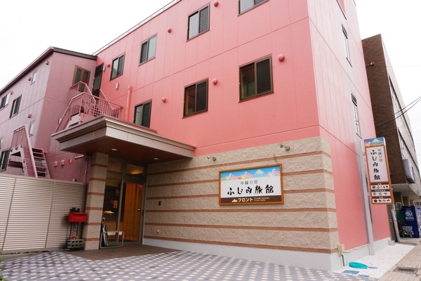 Mặt tiền nơi lưu trú