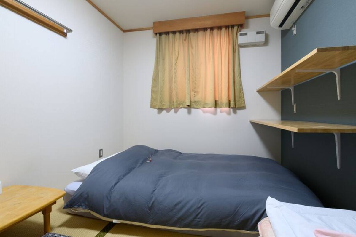 Blackout drapes, WiFi (free), bed sheets