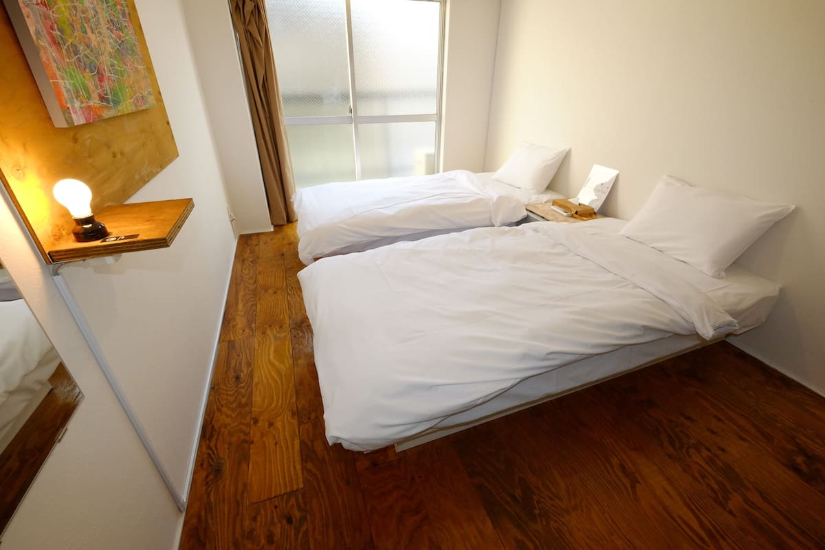 Twin Room | WiFi (free), bed sheets