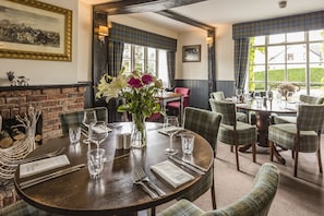 Se sirven desayunos, almuerzos, cenas y cocina local