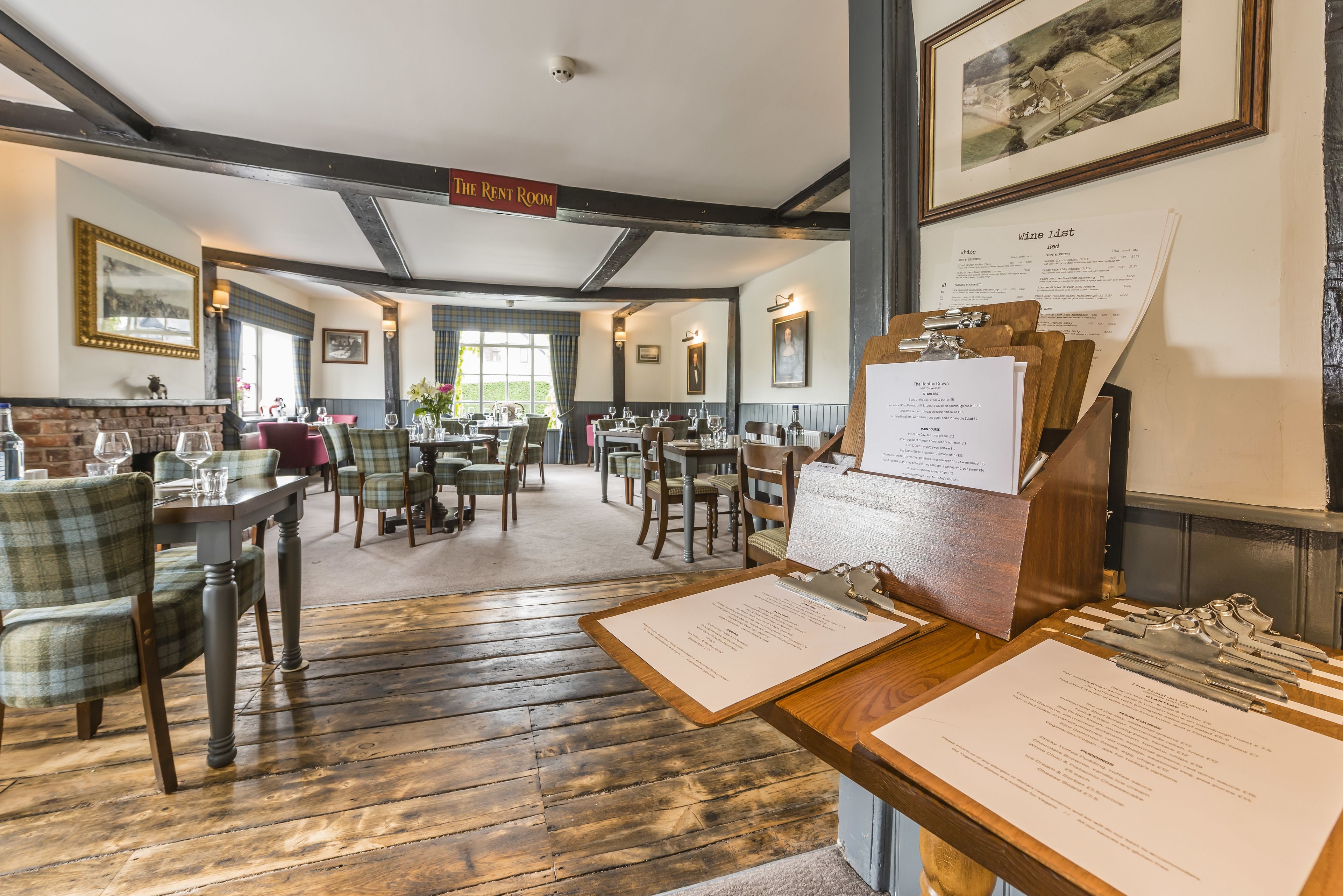 حيث تُقدم وجبات الإفطار، الغداء، العشاء، الأطباق المحلية