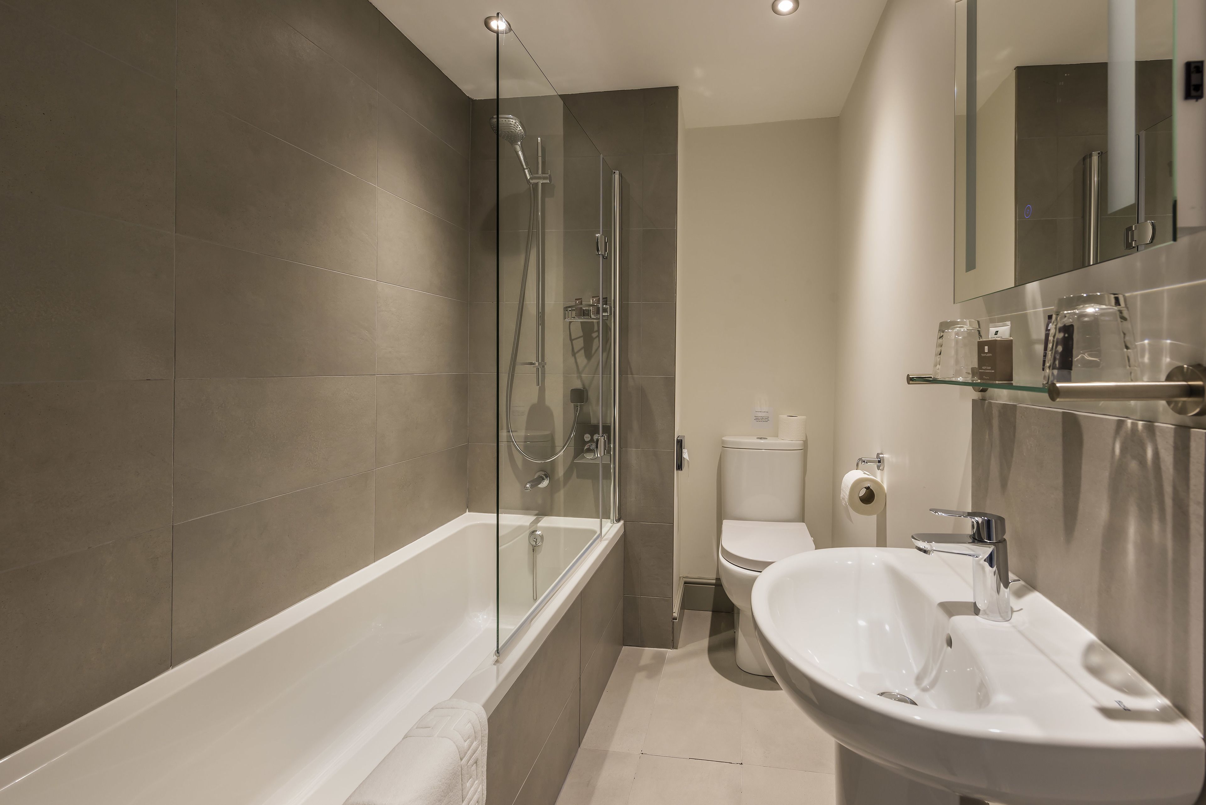 free toiletries, towels