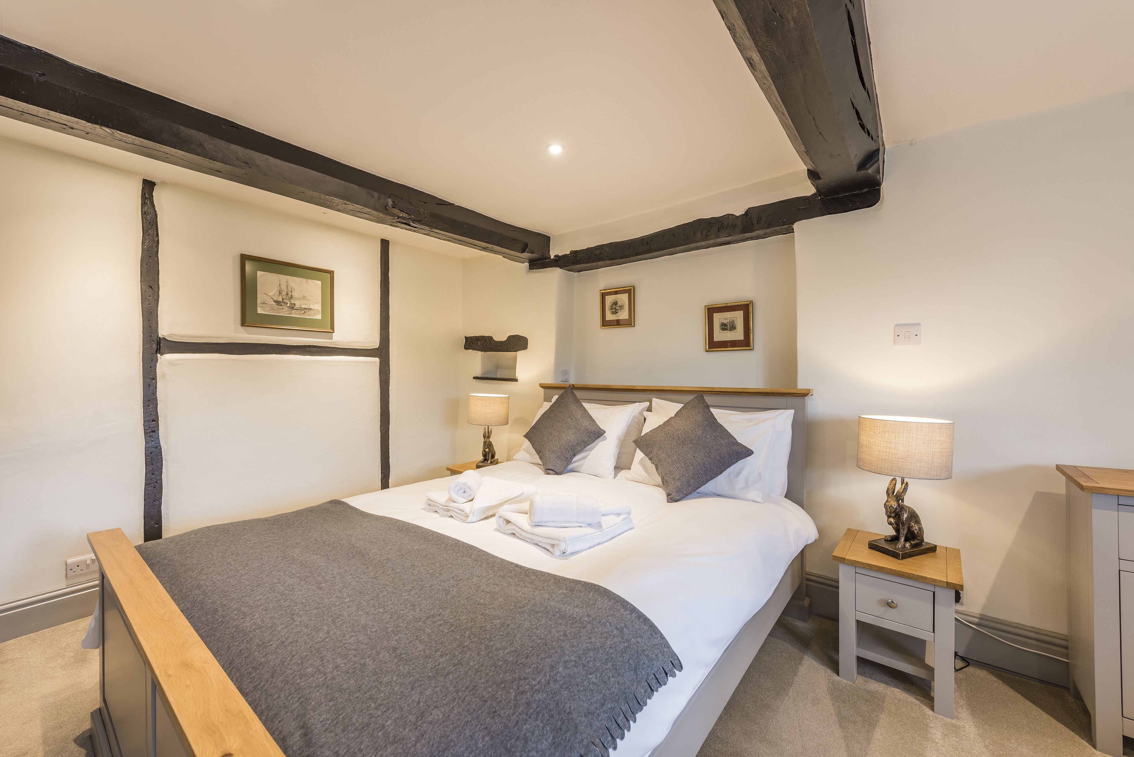 deluxe double room, 1 king bed | 1 bedroom, free wifi, bed sheets, wheelchair access