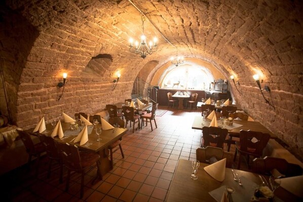 Breakfast, lunch, dinner served; local cuisine - Hotel Degen (Weilerbach)