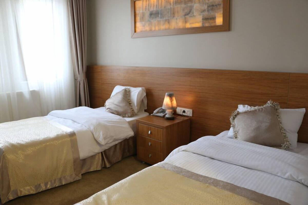 Standard-Zweibettzimmer | Minibar, Zimmersafe, Schreibtisch, schallisolierte Zimmer