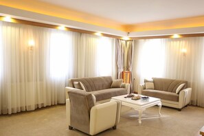 Room (King ) | Living area | Flat-screen TV - Akbak Hotel (Ilgaz)