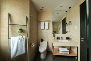 Kamar Double Eksklusif (Nest) | Kamar mandi | Shower, pancuran hujan, perlengkapan mandi gratis, dan pengering rambut