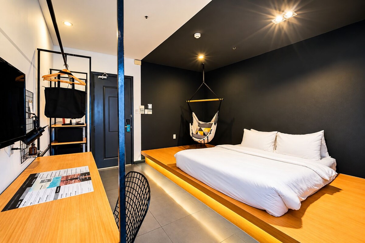 Deluxe Double Nest - Free laundry, Minibar | Free minibar, in-room safe, desk, soundproofing
