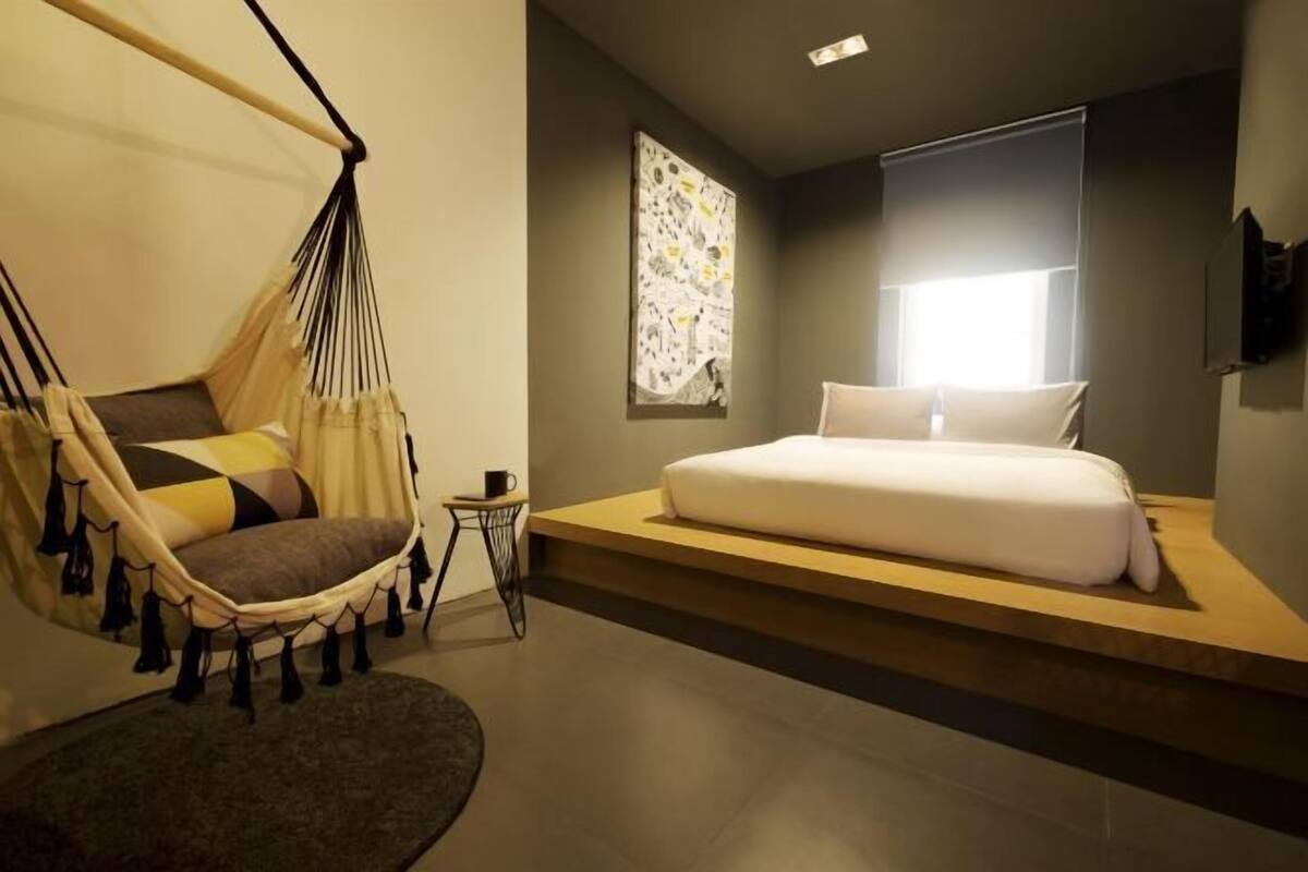 Free minibar, in-room safe, desk, soundproofing