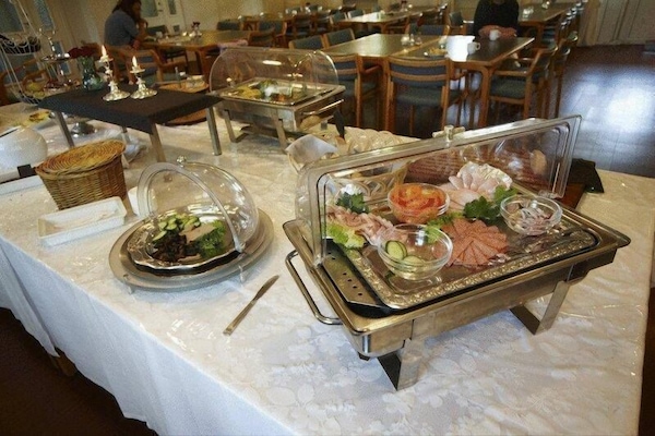Bao gồm bữa sáng buffet hàng ngày