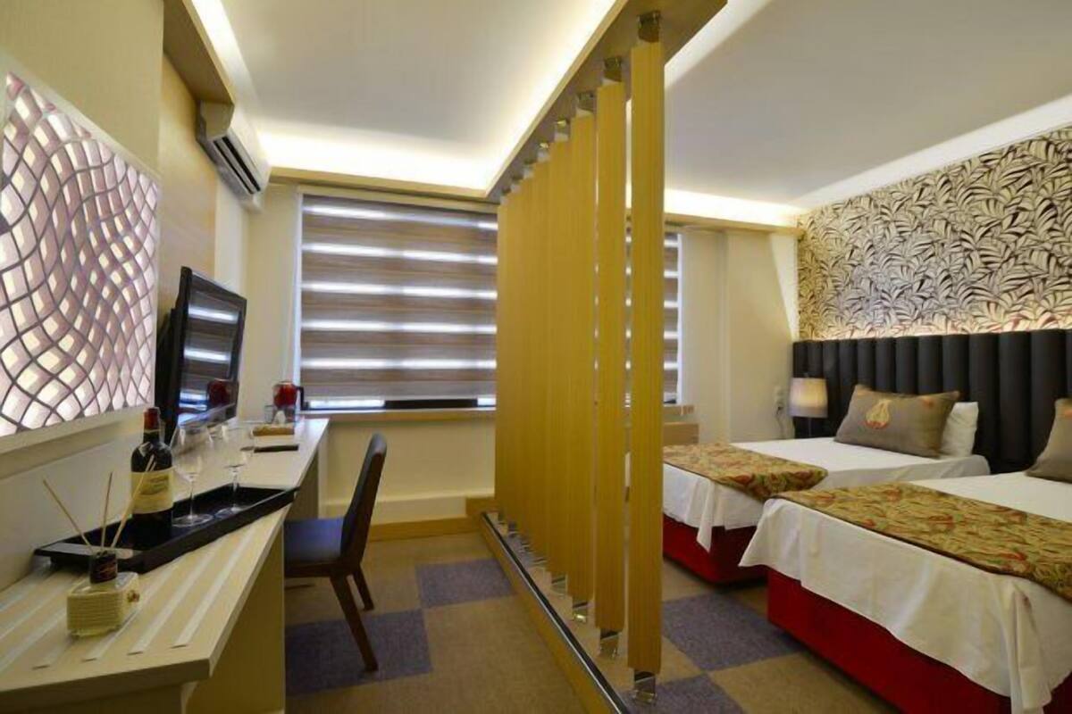 Minibar, iron/ironing board (on request), WiFi (free)