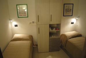 1 bedroom, soundproofing, iron/ironing board, cots/infant beds - Faenza Apartment (Florence)