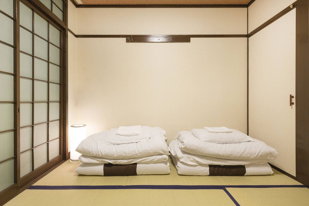 WiFi (free), bed sheets