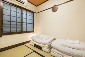 Free WiFi, bed sheets - Guest House Links (Kyoto)