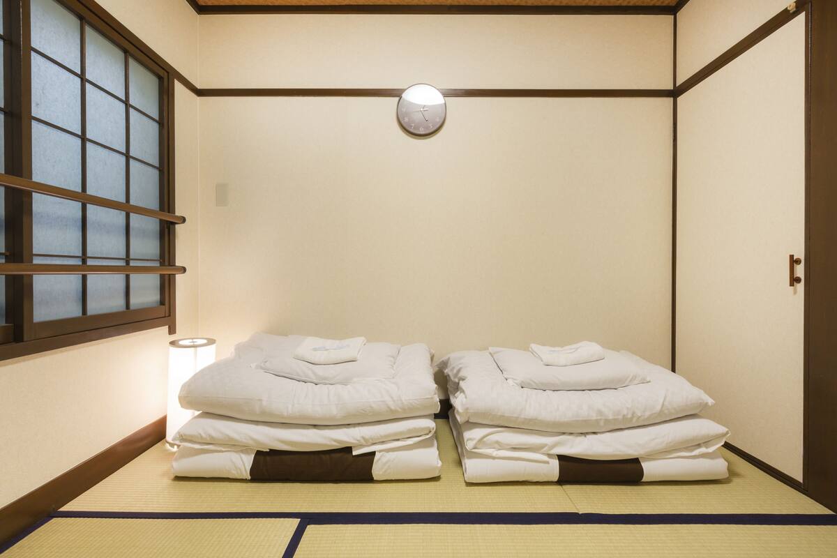 WiFi (free), bed sheets