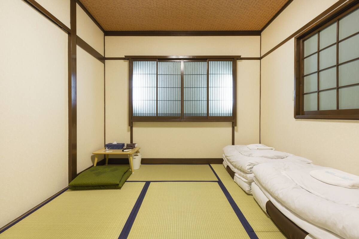 WiFi (free), bed sheets