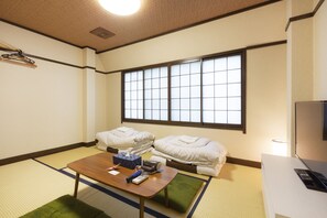 Free WiFi, bed sheets - Guest House Links (Kyoto)